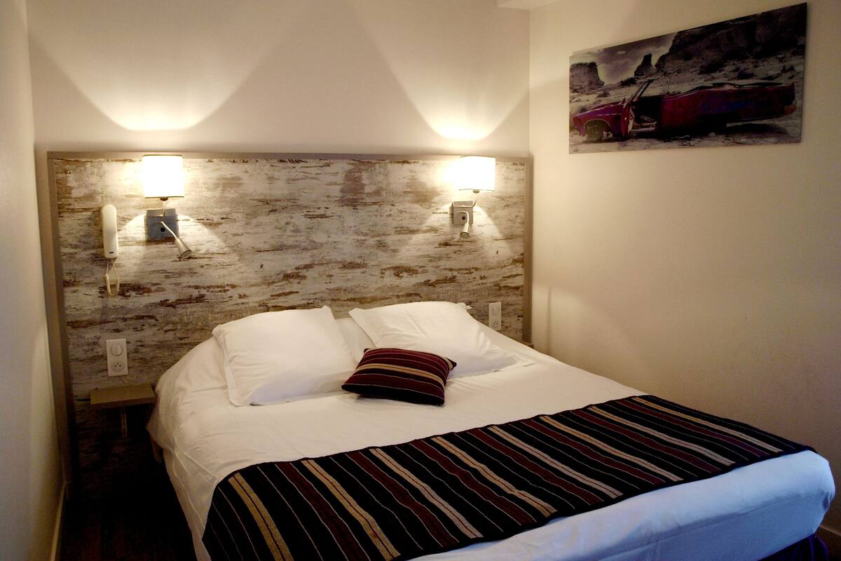 1 bedroom, premium bedding, desk, free wifi