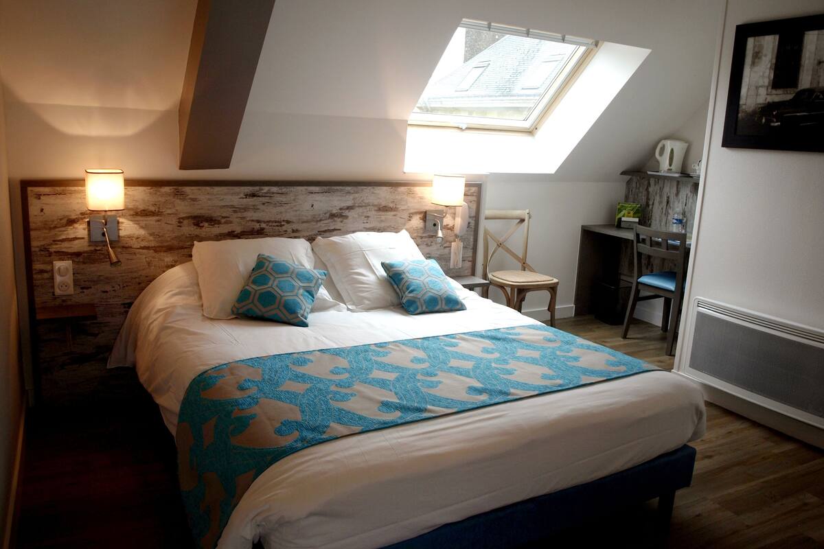 1 bedroom, premium bedding, desk, free wifi