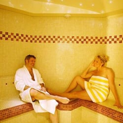 Sauna, hammam, hammam, soins corporels, massages aux pierres chaudes