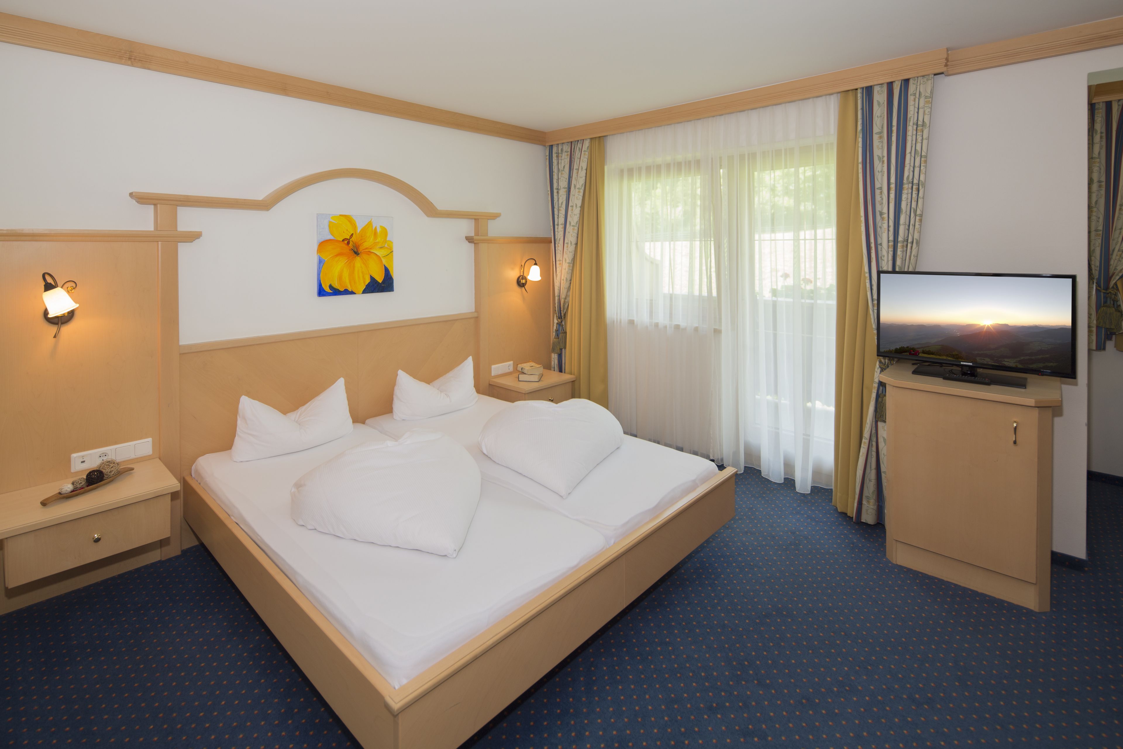 Kahden hengen deluxe-huone, parveke, vuoristonäköala (Ahorn) | Ylelliset vuodevaatteet, tallelokero huoneessa, äänieristys