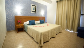 Minibar, in-room safe, desk, bed sheets