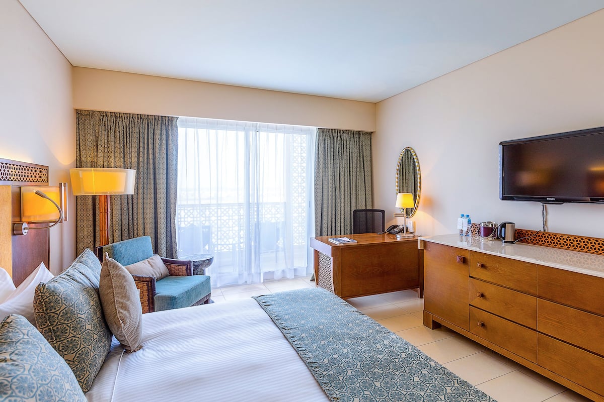 1 bedroom, pillowtop beds, minibar, in-room safe