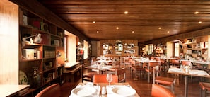 2 restaurants, breakfast, lunch, dinner served; Italian cuisine