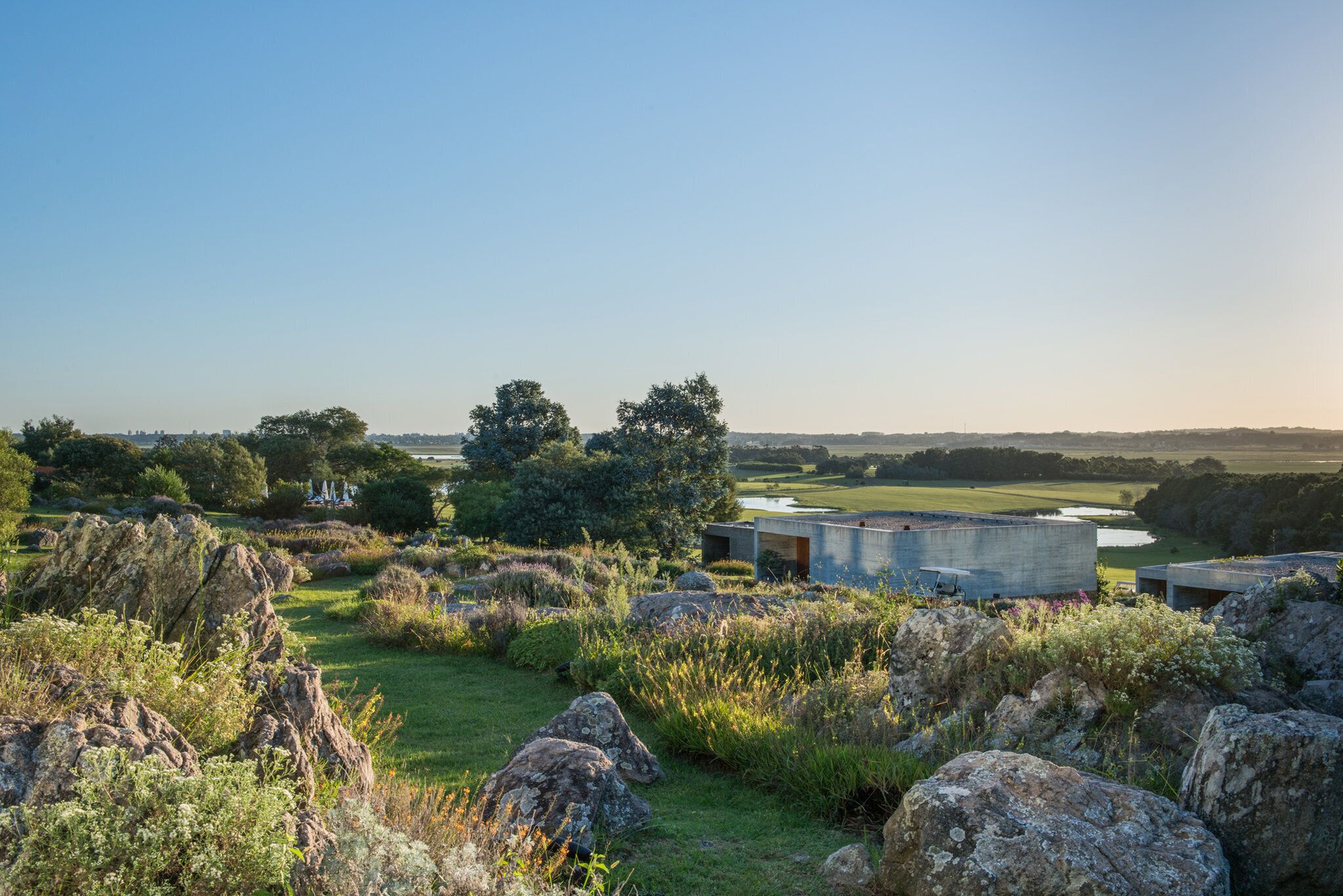 2 restaurants, breakfast, lunch, dinner served; italian cuisine