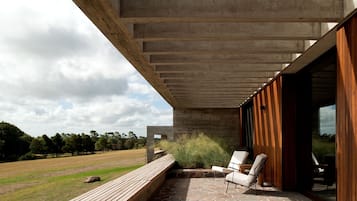 Egyptian cotton sheets, premium bedding, memory foam beds, minibar