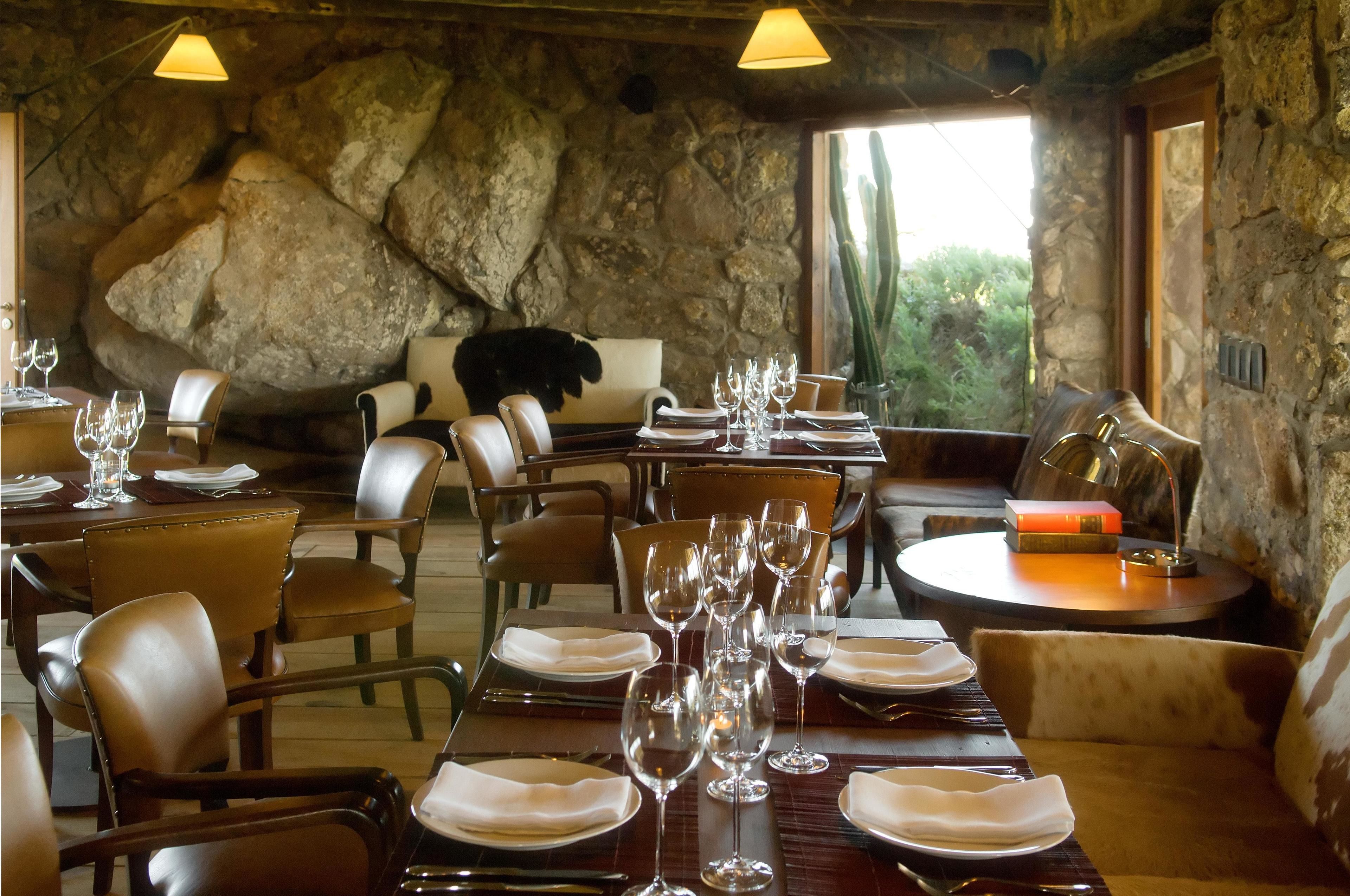 2 restaurants, breakfast, lunch, dinner served; italian cuisine