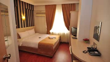 Single Room | Premium bedding, minibar, in-room safe, desk