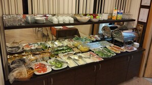 A buffet with various food items and beverages, including fruits, salads, and hot dishes. - Mini Fuar Hotel (Izmir)