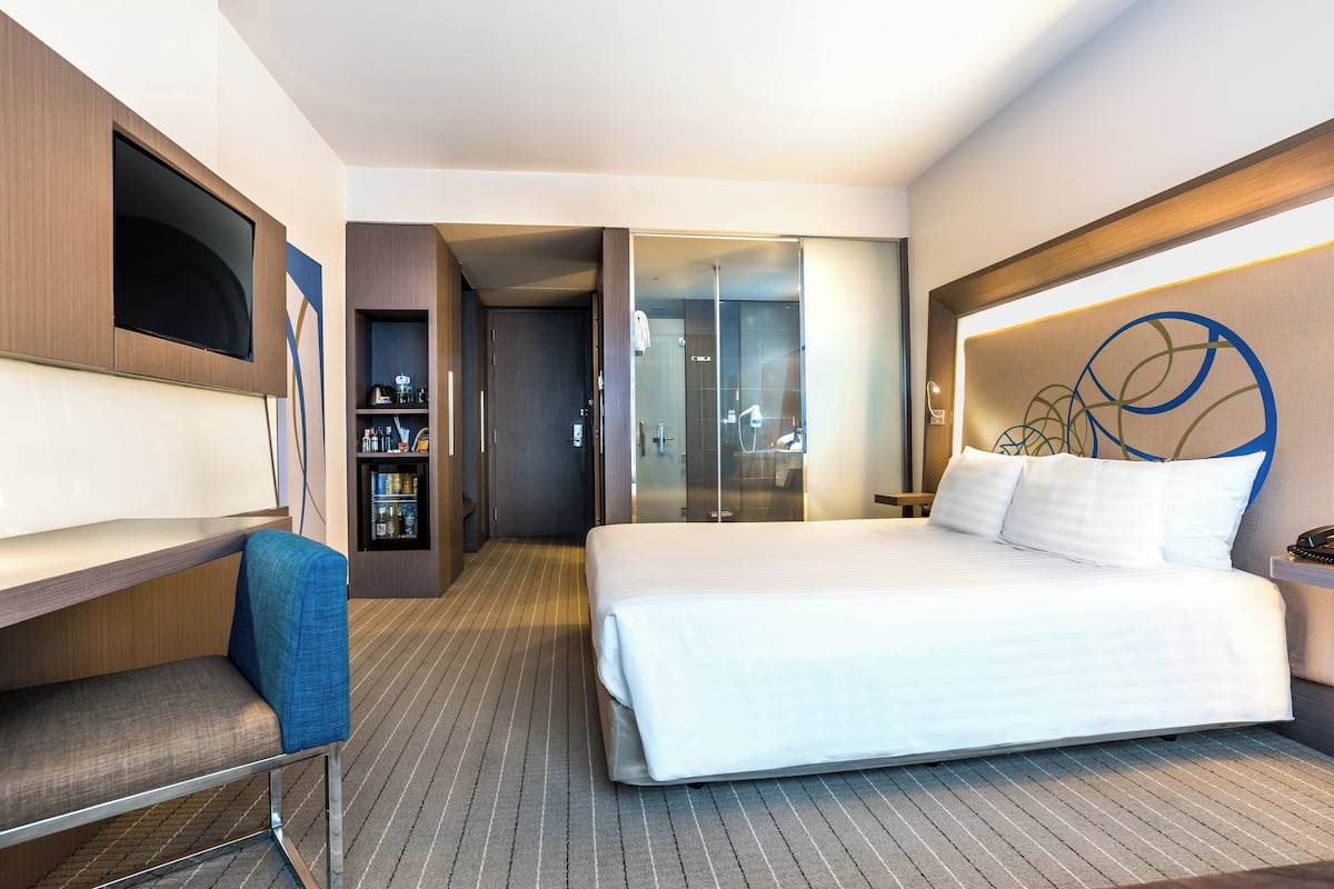 1 bedroom, hypo-allergenic bedding, minibar, in-room safe
