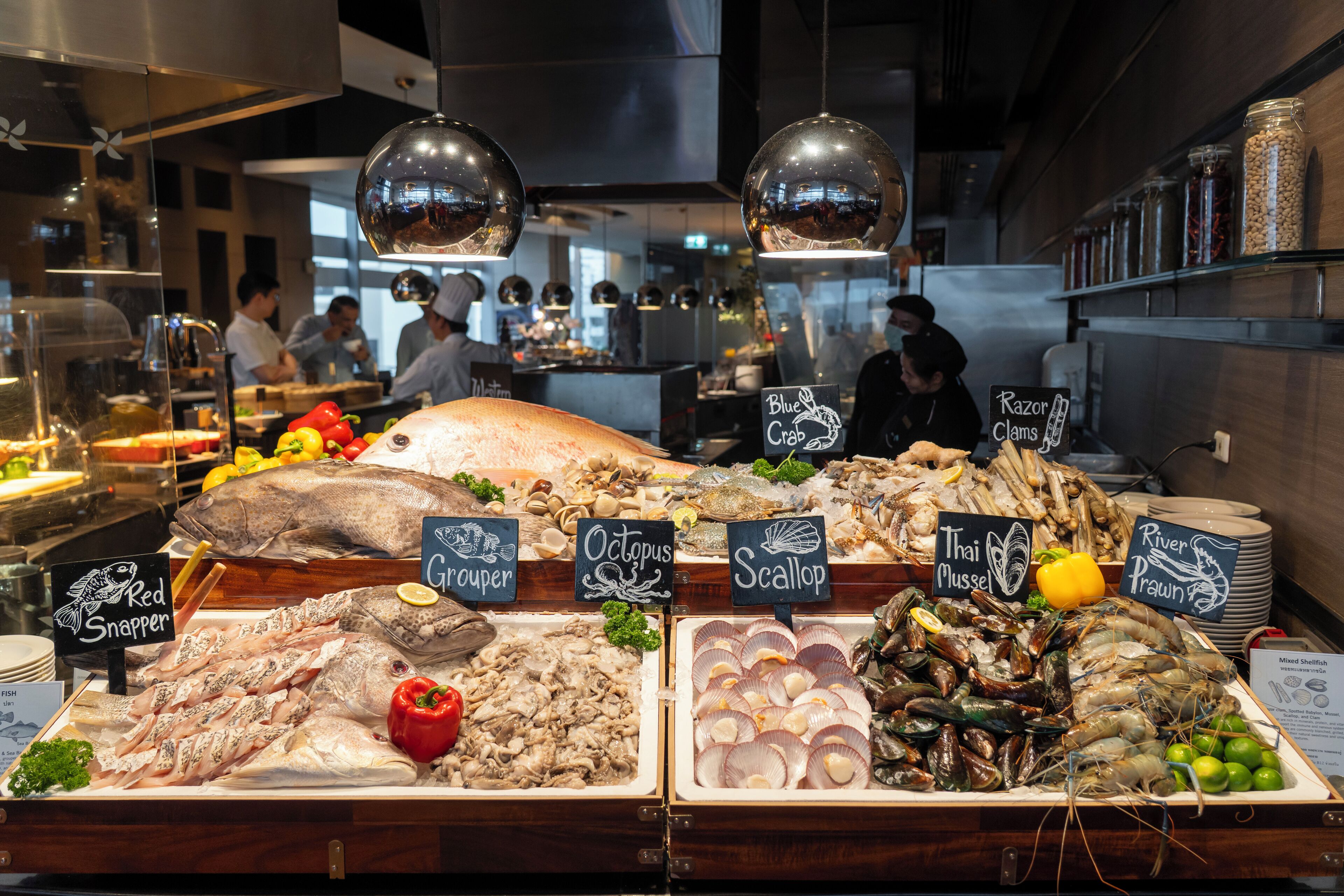 2 restaurants, breakfast, lunch, dinner served; international cuisine 