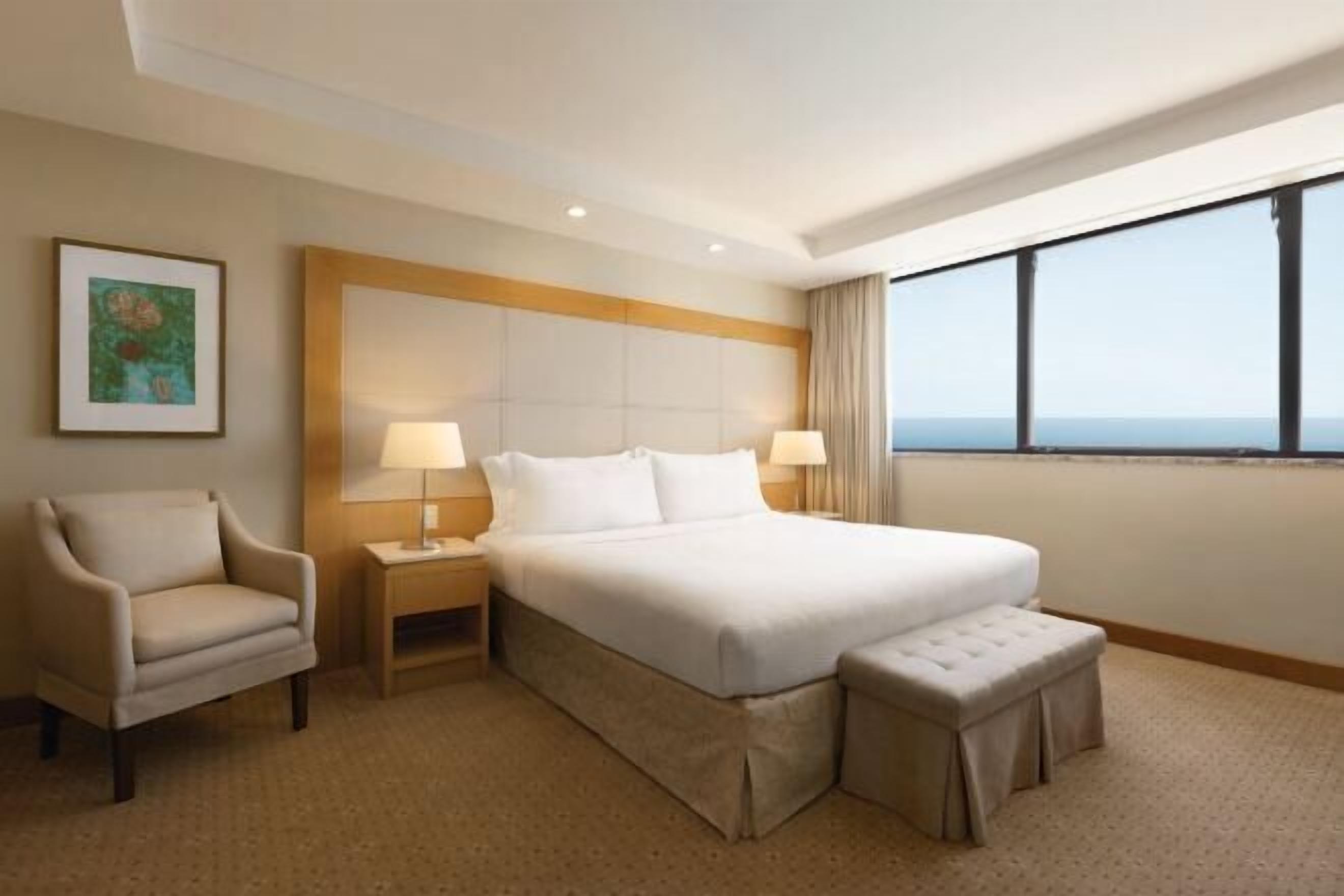 Hypo-allergenic bedding, minibar, in-room safe, individually decorated