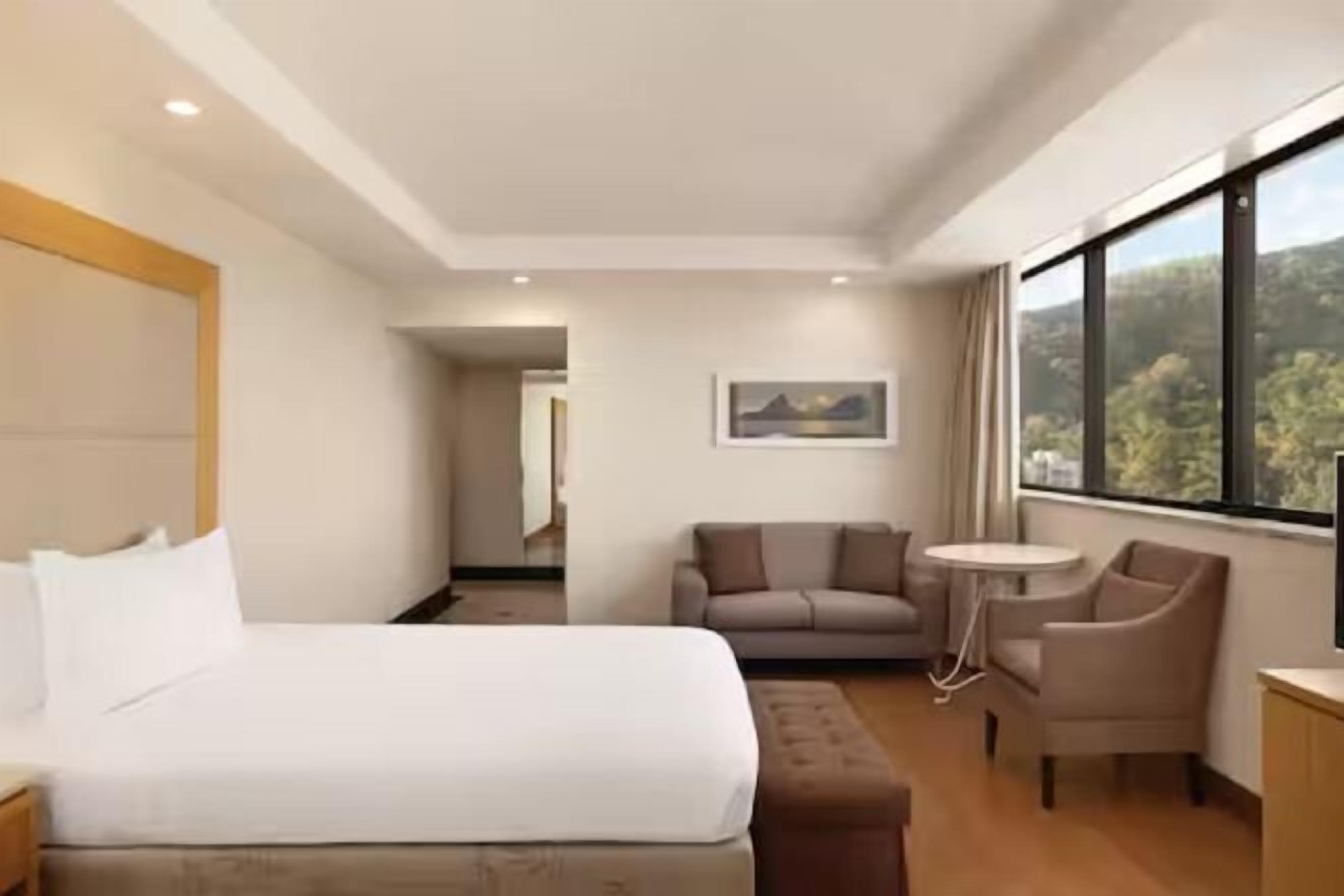 Hypo-allergenic bedding, minibar, in-room safe, individually decorated