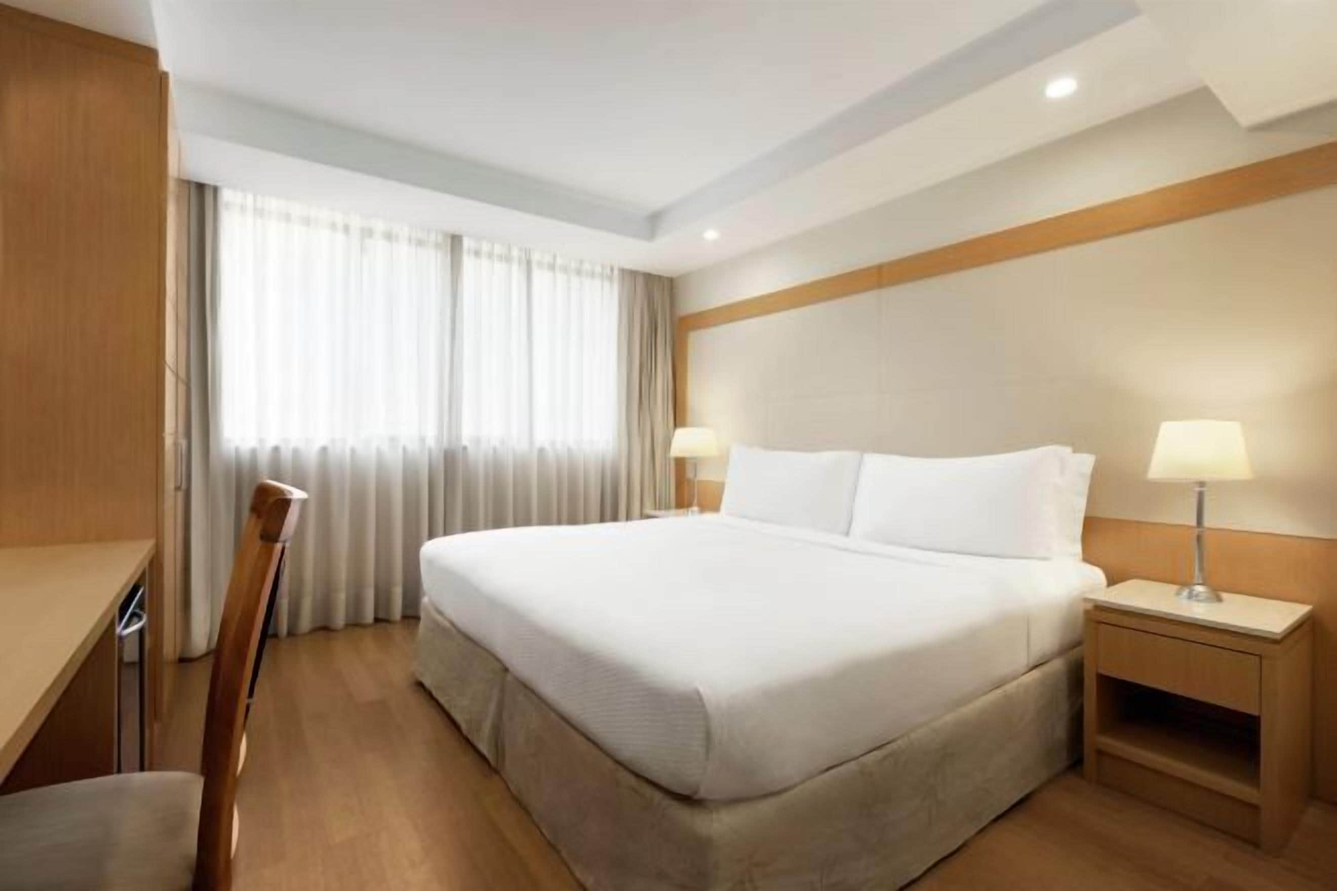 Hypo-allergenic bedding, minibar, in-room safe, individually decorated