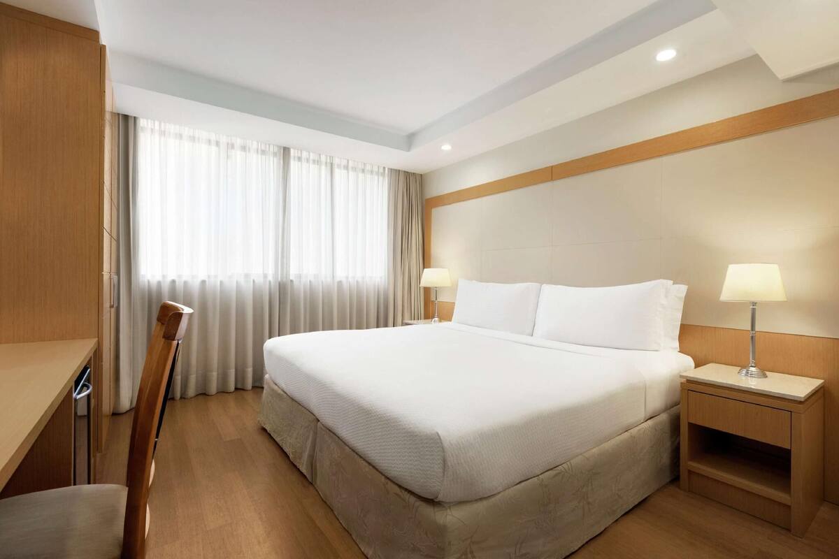 Literie hypoallergénique, minibar, coffres-forts dans les chambres