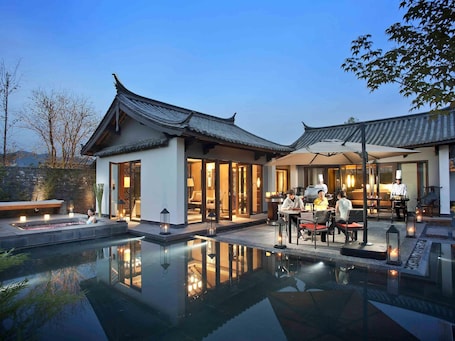 Deluxe Villa, 1 Bedroom | 1 bedroom, premium bedding, down comforters, minibar