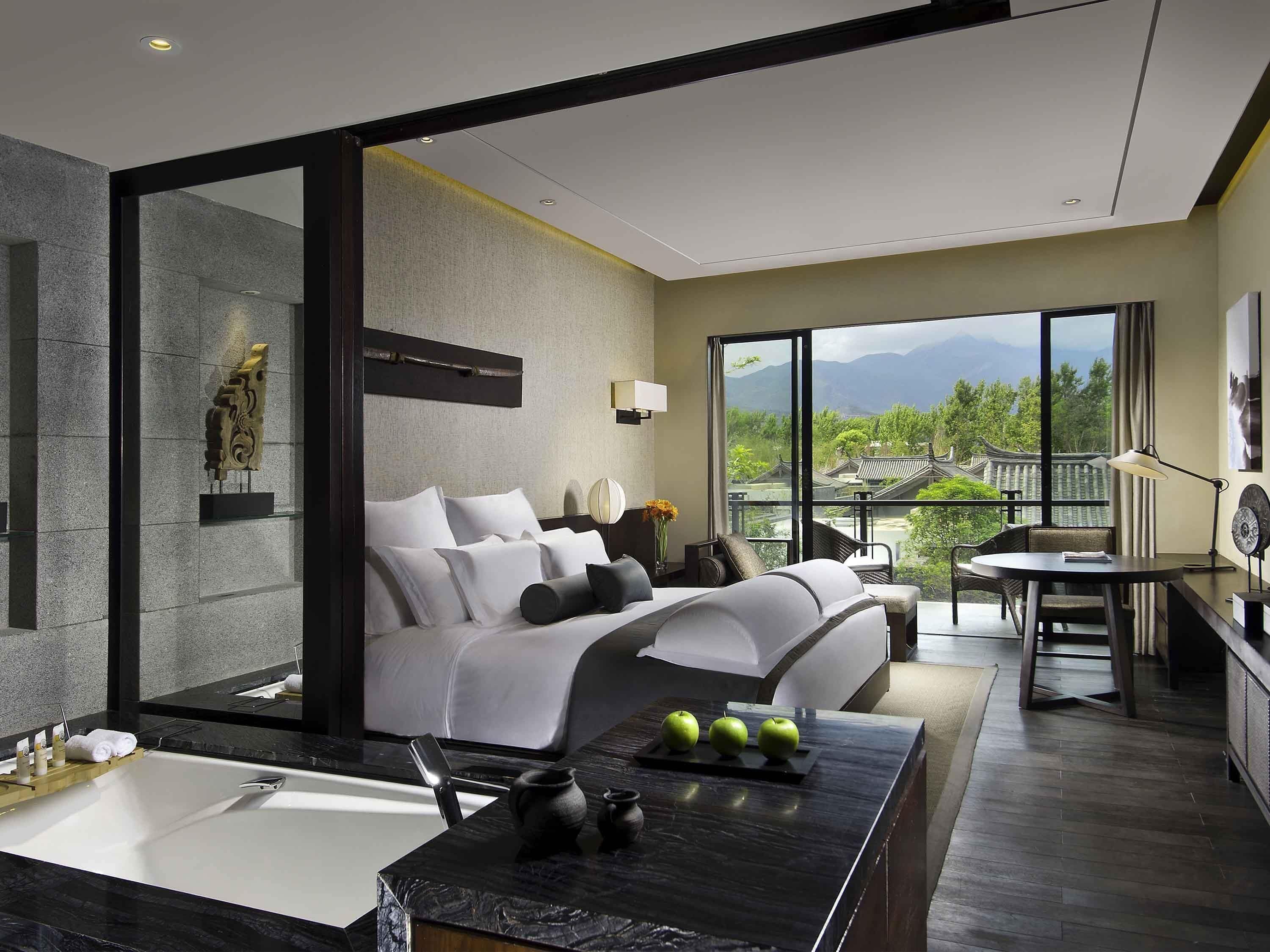 1 kamar tidur, seprai premium, selimut bulu angsa, dan minibar