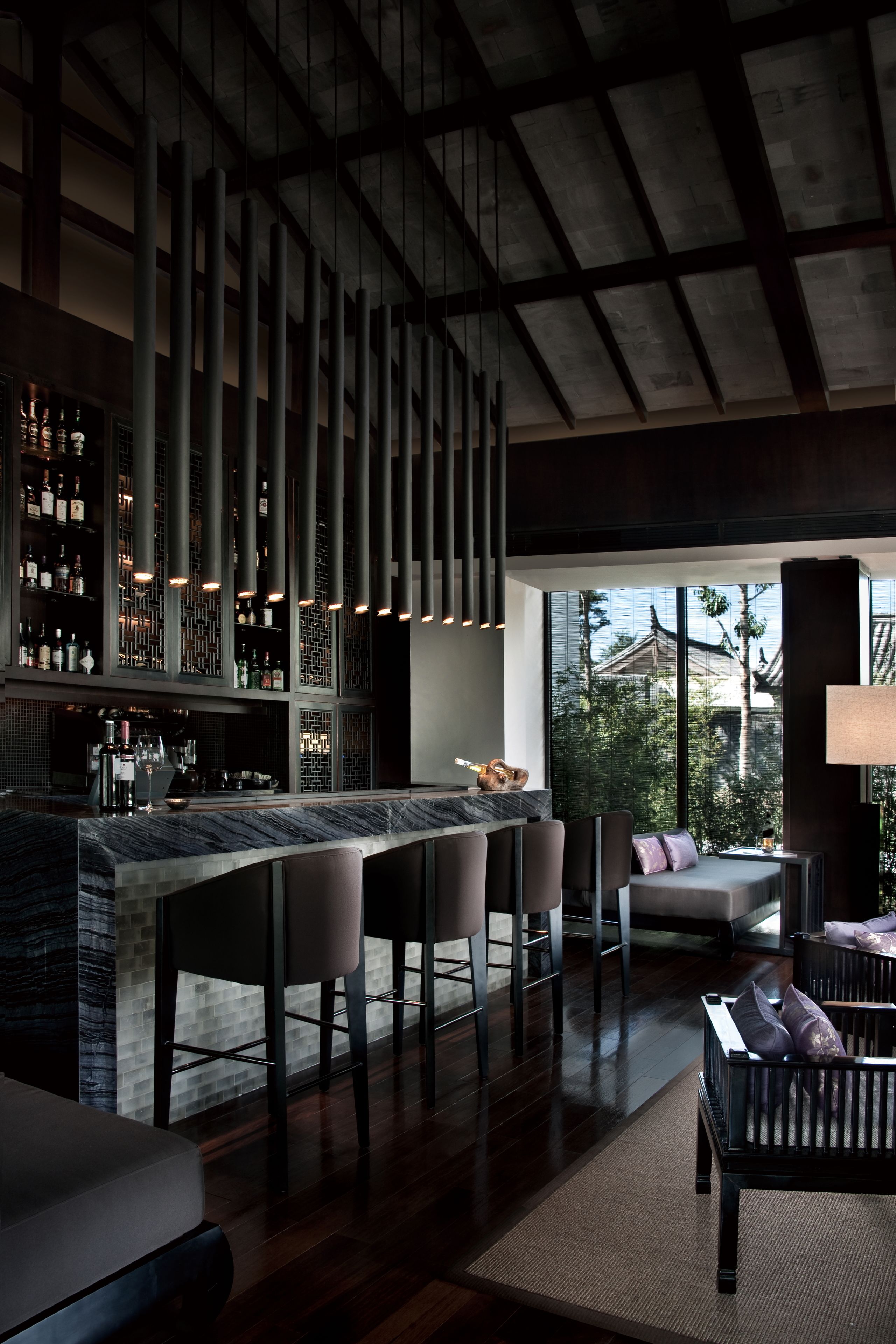 2 bars/lounges, pub