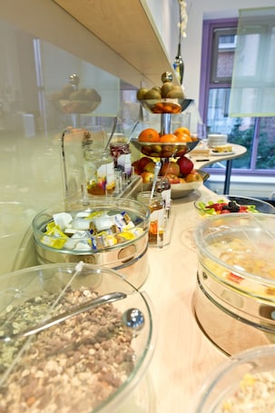 Desayuno buffet diario (EUR 12 por persona)