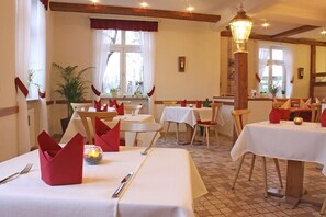 Déjeuner et dßner servis sur place