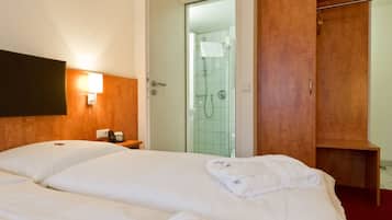 Habitación individual Confort | Ropa de cama hipoalergénica, minibar, escritorio y cortinas blackout