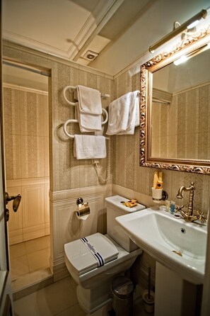 Suite | Bathroom