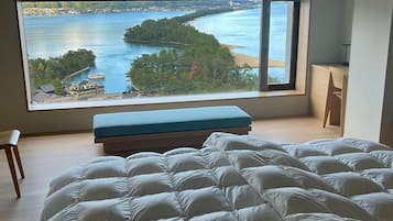 Habitación panorámica | Ropa de cama de alta calidad y caja de seguridad en la habitación