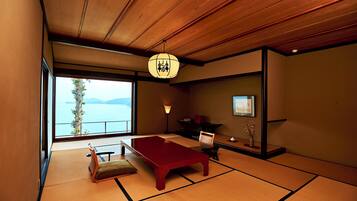 Deluxe Japanese Style Room | Premium bedding, in-room safe, bed sheets, alarm clocks