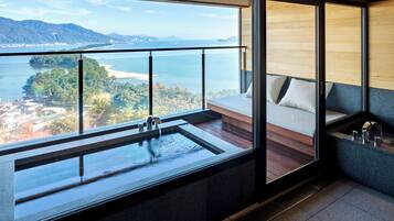 Premium Room | Bathroom | Separate bathtub and shower, free toiletries, hair dryer, slippers