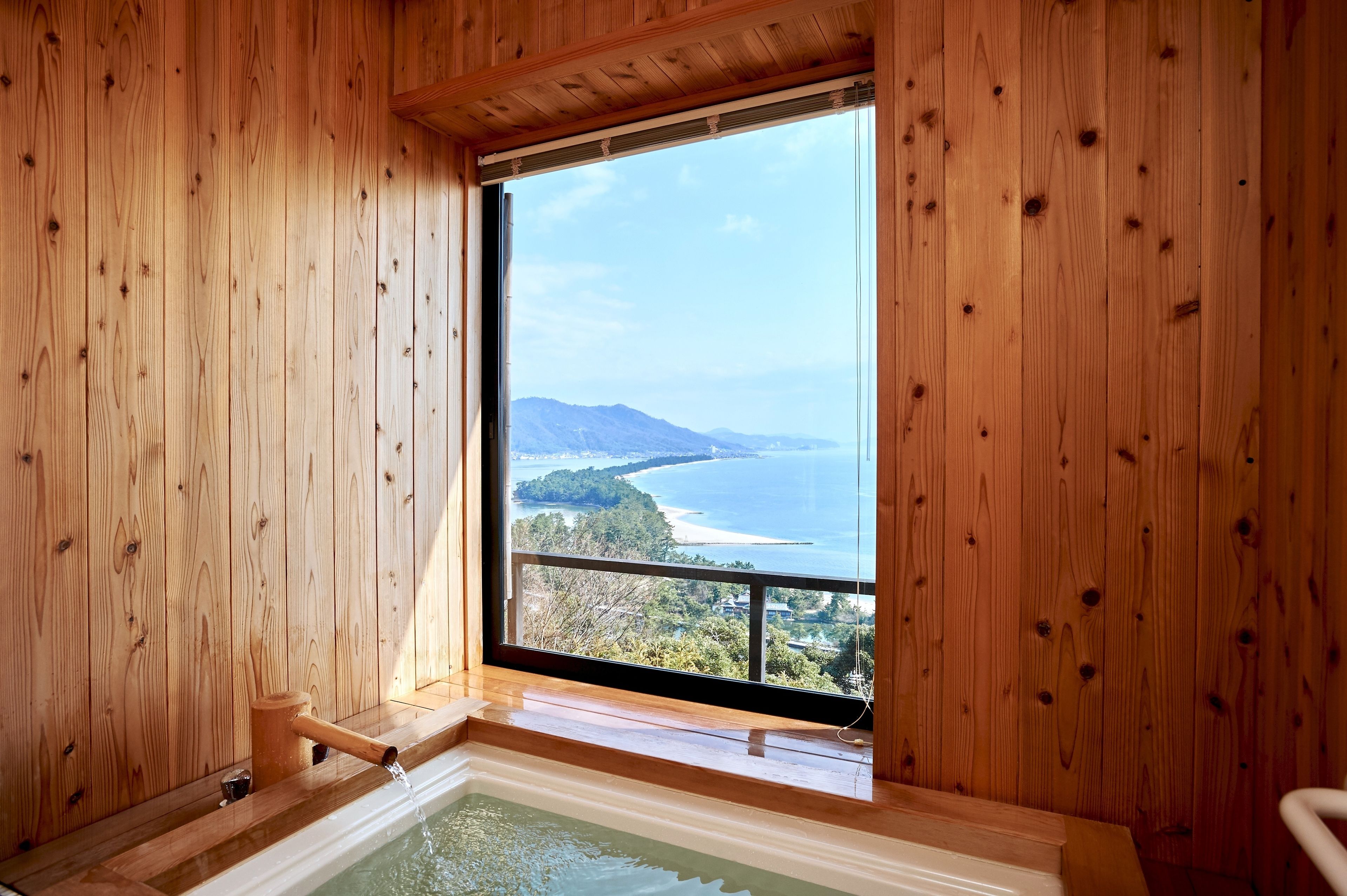 Superior Japanese Style Room | Bathroom | Separate tub and shower, free toiletries, hair dryer, slippers
