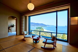 Superior Japanese Style Room | Premium bedding, in-room safe, bed sheets, alarm clocks