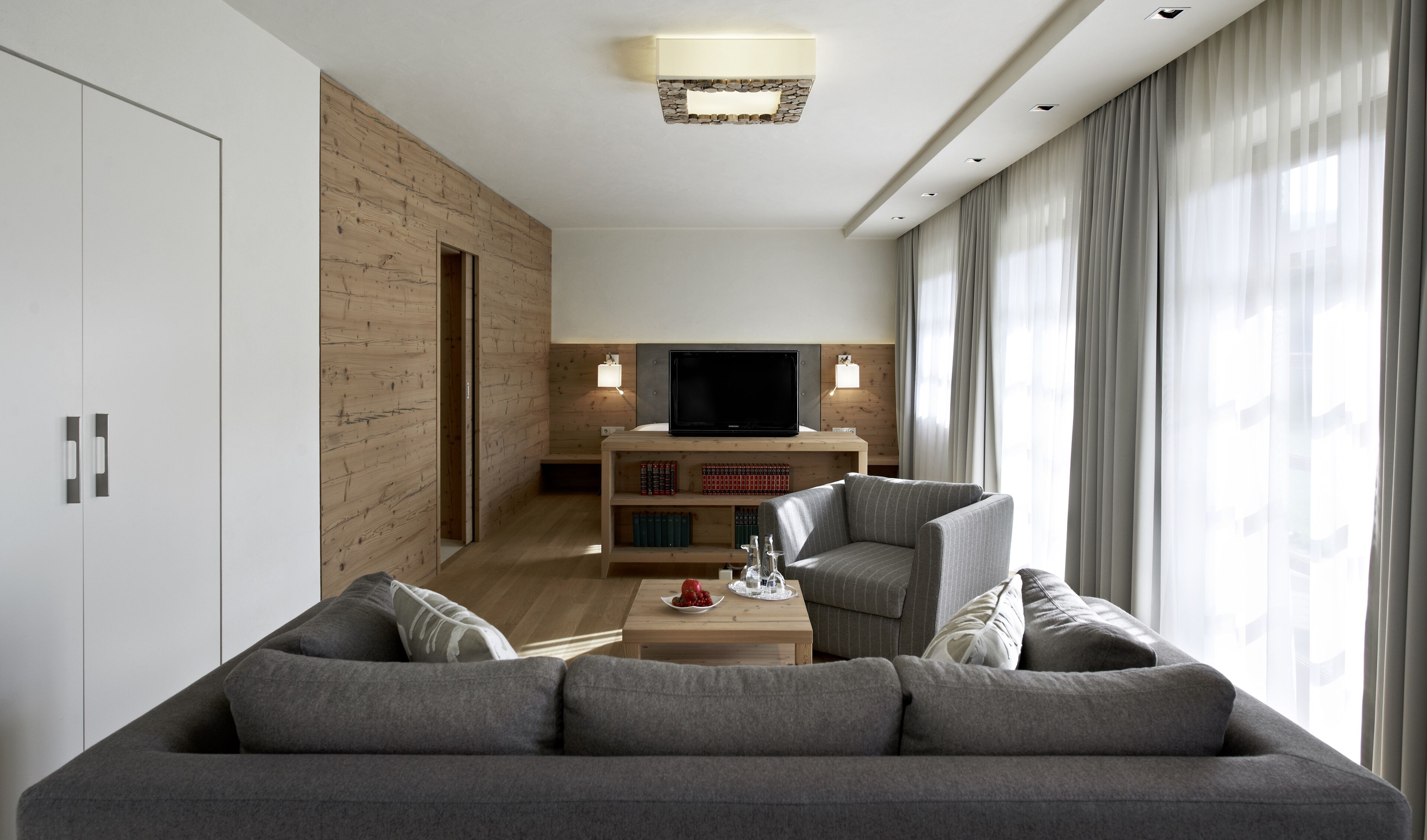 Deluxe-Doppelzimmer | Wohnbereich | Flachbildfernseher