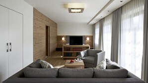 Deluxe Double Room | Living area | Flat-screen TV - Margarethenhof am Tegernsee (Waakirchen)