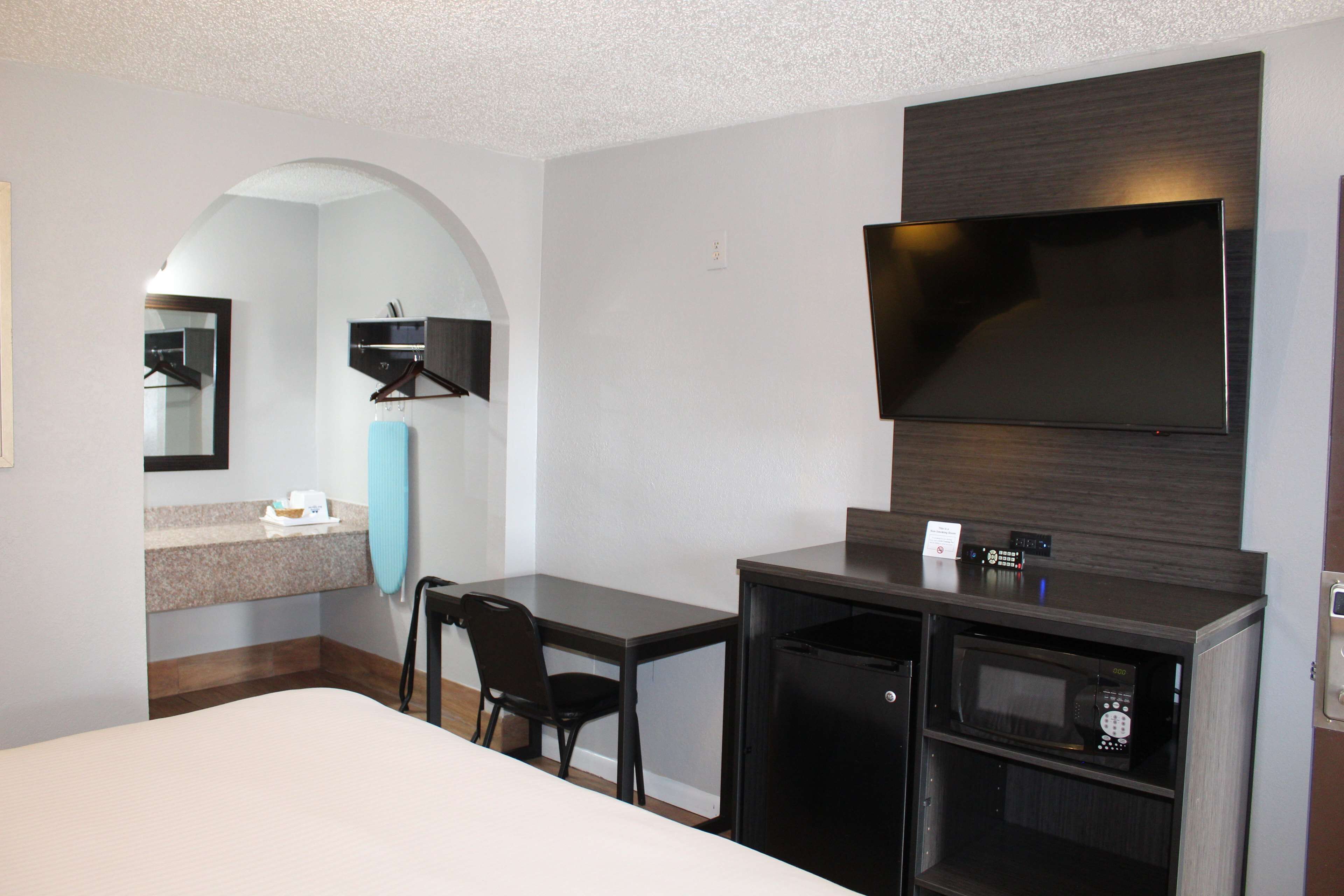 Photo - Americas Best Value Inn Medical Center Downtown