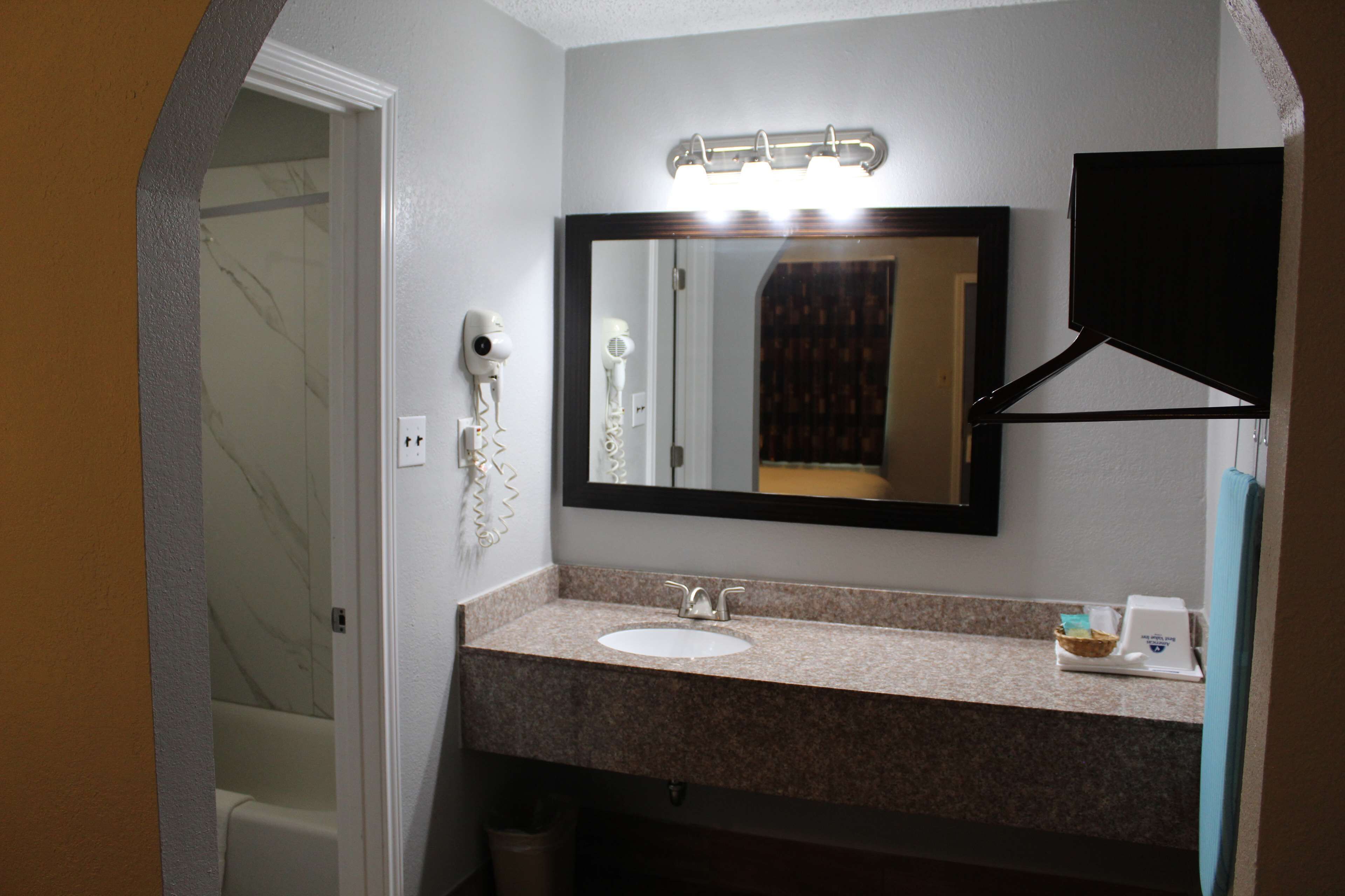 Photo - Americas Best Value Inn Medical Center Downtown