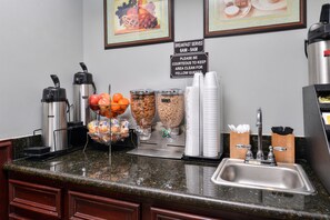 Breakfast area - Americas Best Value Inn Medical Center Downtown (Houston)