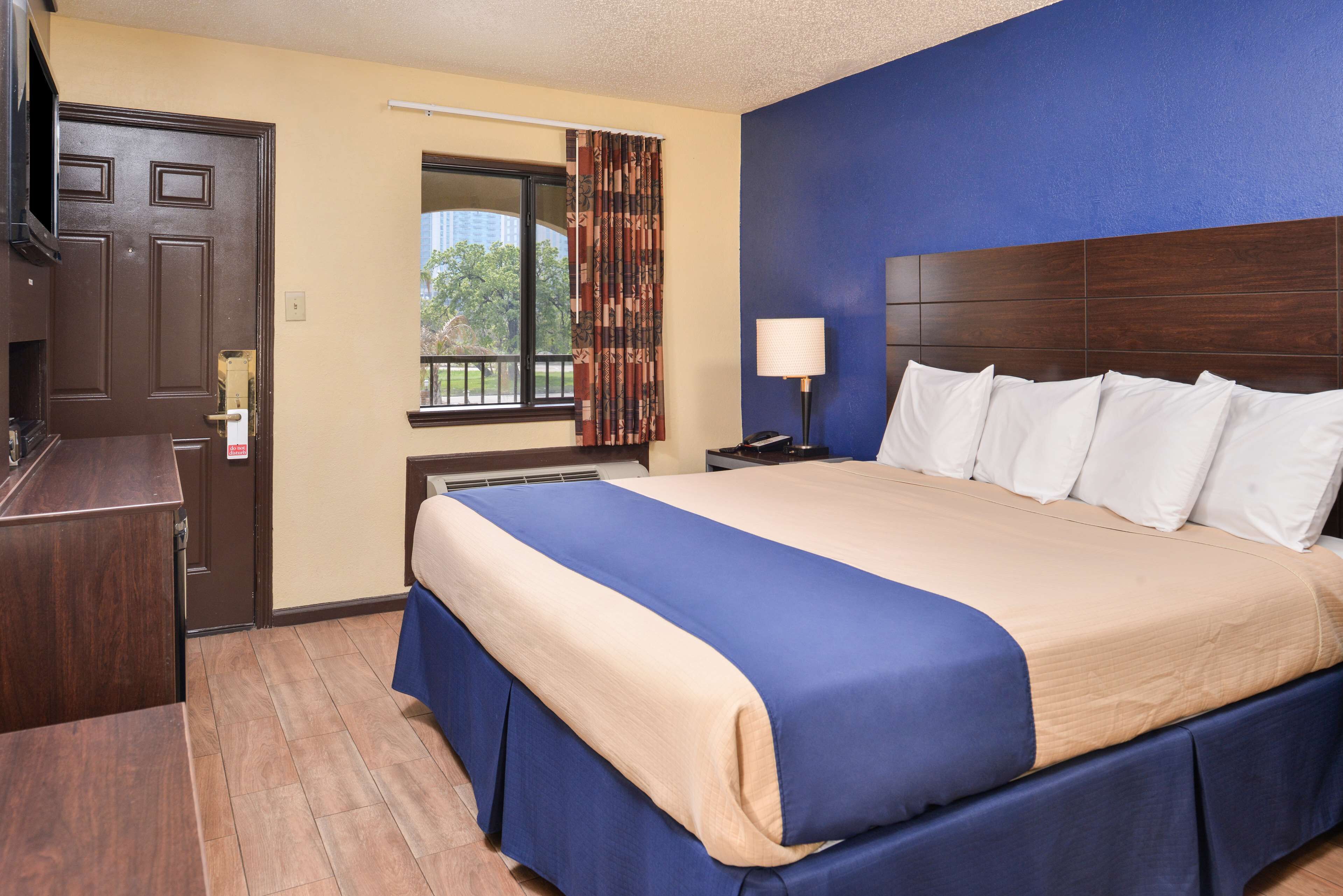 Photo - Americas Best Value Inn Medical Center Downtown