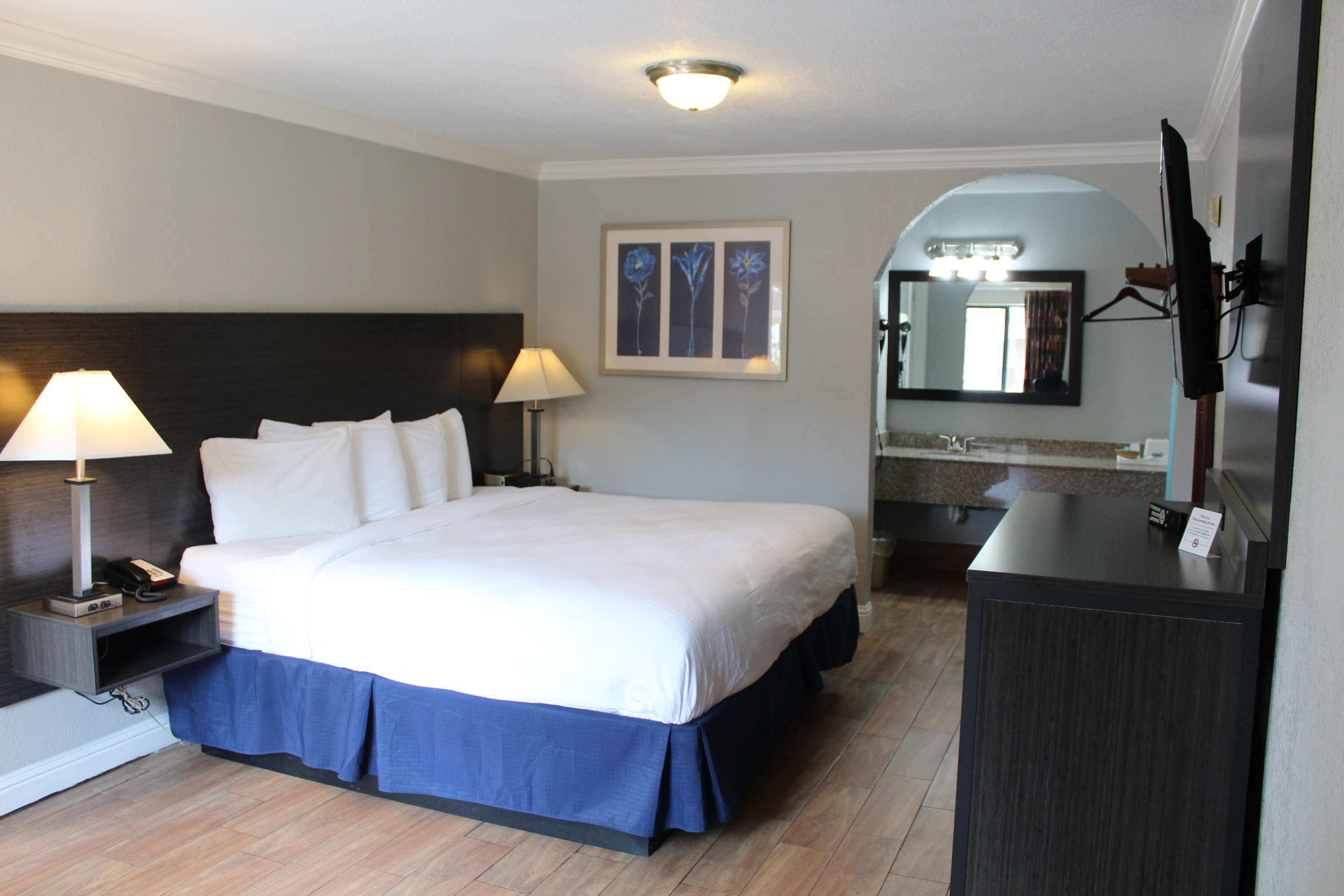 Photo - Americas Best Value Inn Medical Center Downtown