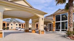 Pintu masuk properti