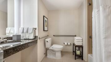 Ensemble douche/baignoire, articles de toilette de luxe, sèche-cheveux