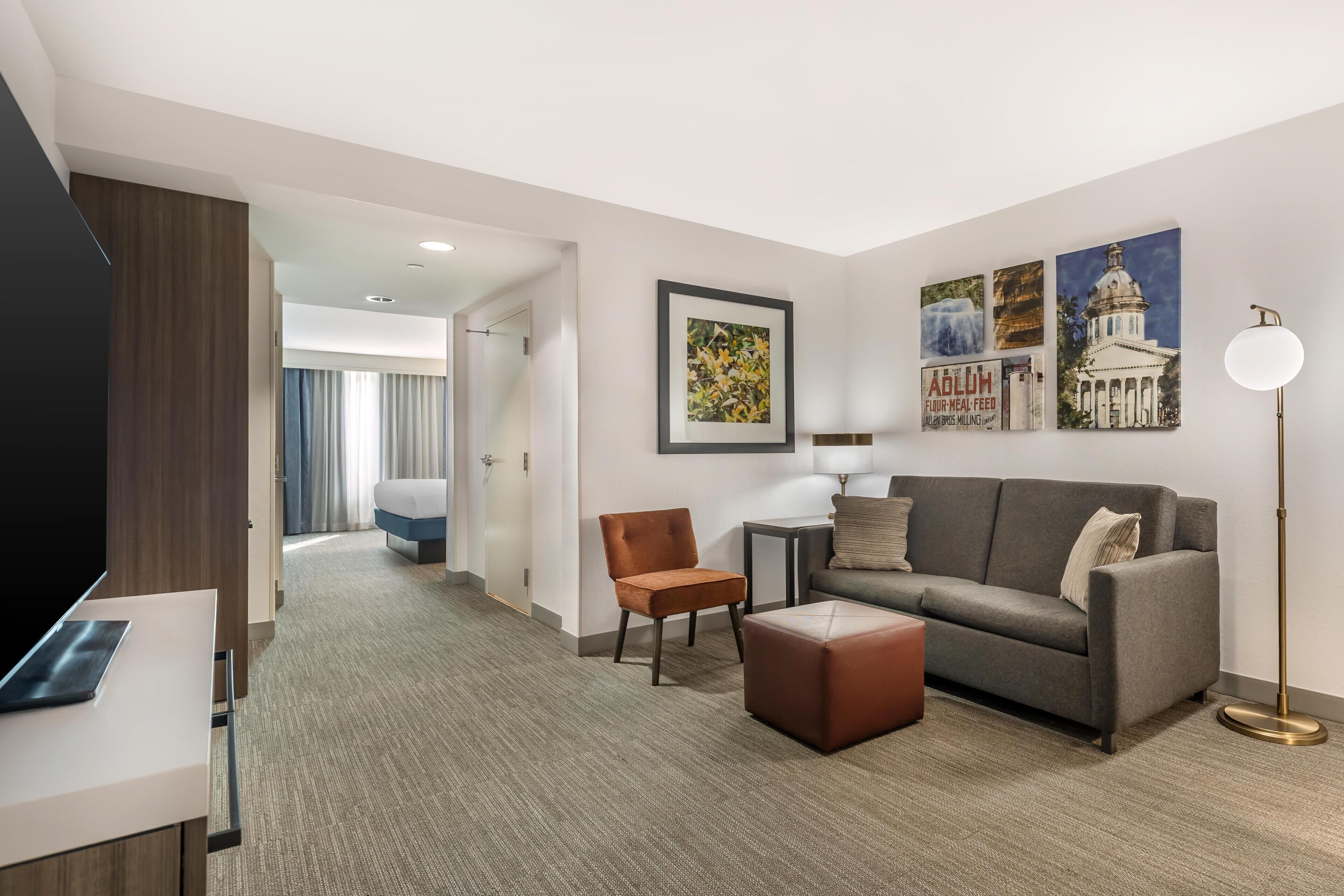 Junior Suite, 1 King Bed | Living area | 42-inch LCD TV with cable channels, TV