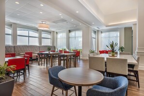 Daily cooked-to-order breakfast (USD 12.95 per person) - Hilton Garden Inn Columbia Northeast (Columbia)