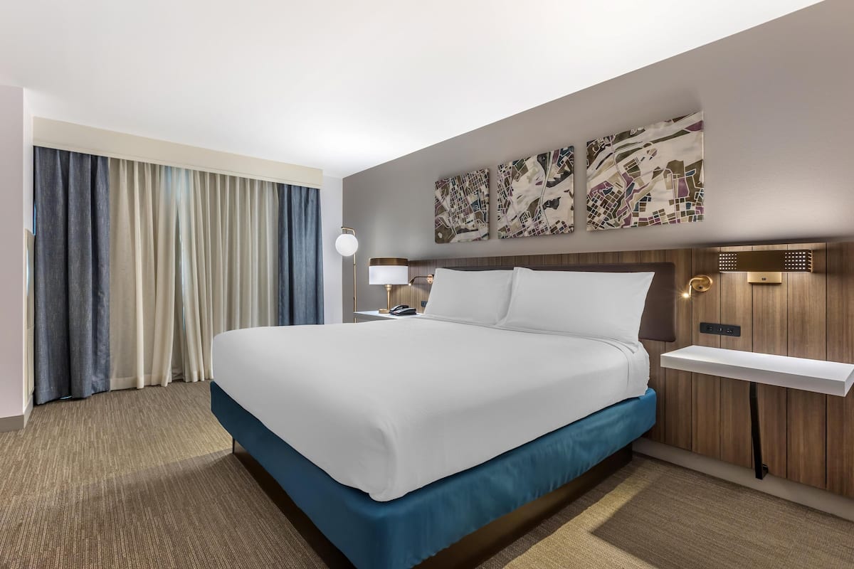 Junior Suite, 1 King Bed | Premium bedding, Select Comfort beds, in-room safe, desk