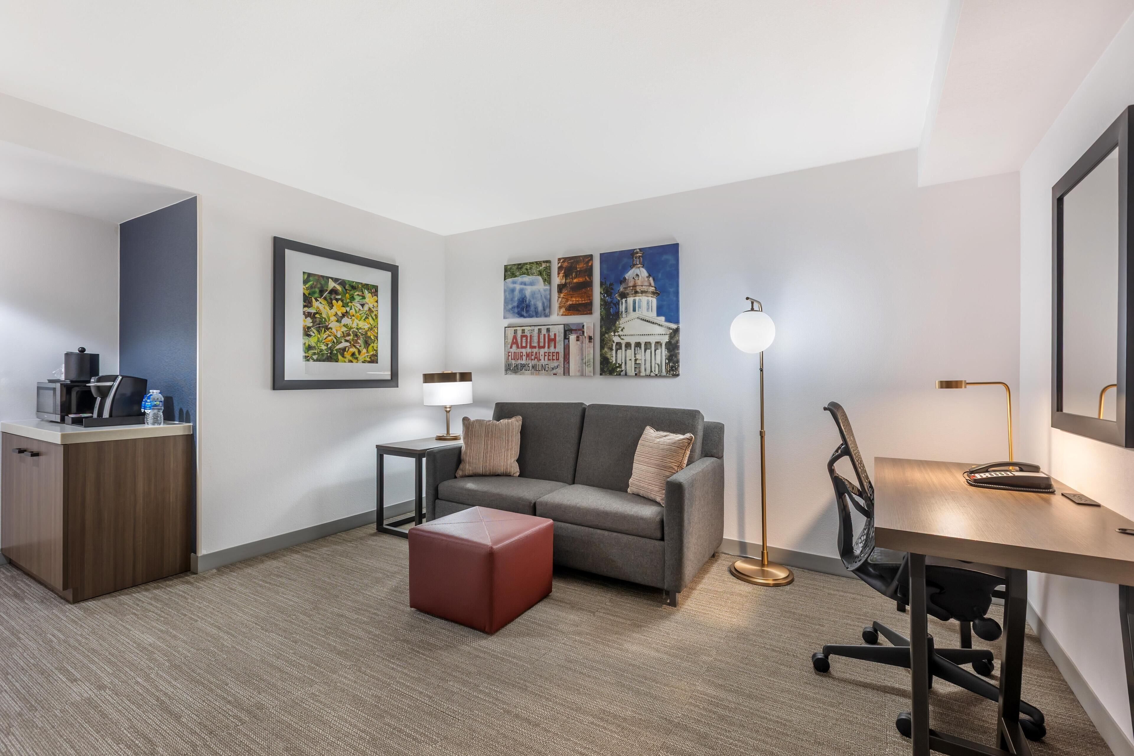 Suite, 1 très grand lit, accessible aux personnes à mobilité réduite (Roll-In Shower) | Literie de qualité, lit avec matelas Select Comfort, coffre-fort, bureau