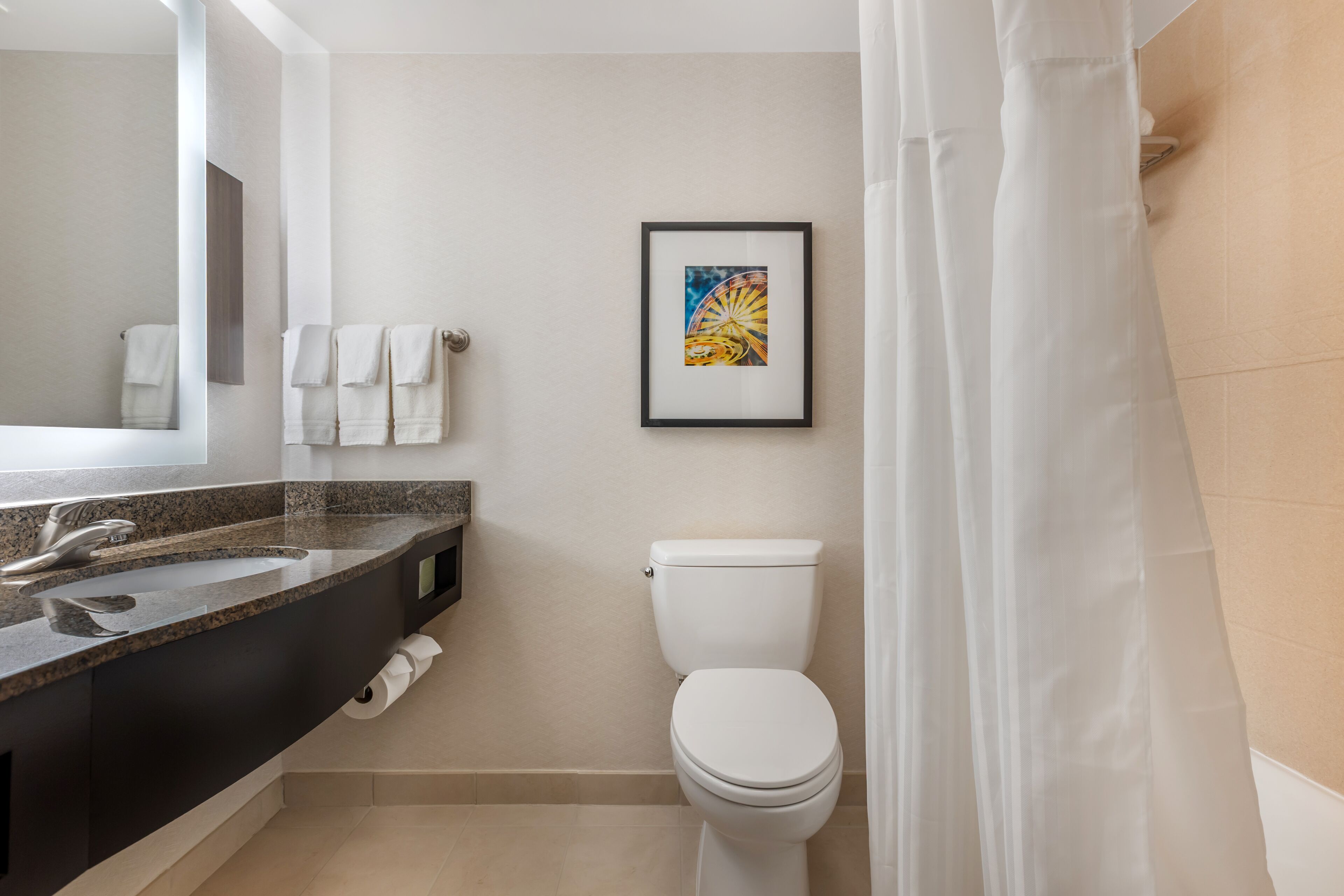 Chambre, 2 grands lits | Salle de bain | Ensemble douche/baignoire, articles de toilette de luxe, sèche-cheveux