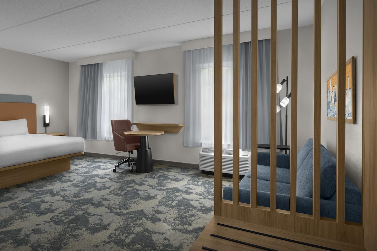 Premium bedding, in-room safe, desk, blackout drapes