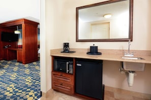 Premium bedding, in-room safe, desk, blackout curtains