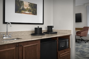 Premium bedding, in-room safe, desk, blackout drapes