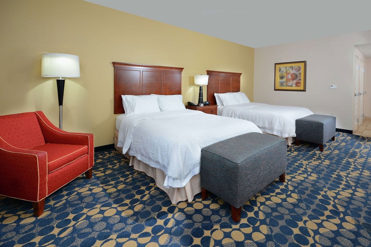Premium bedding, in-room safe, desk, blackout drapes