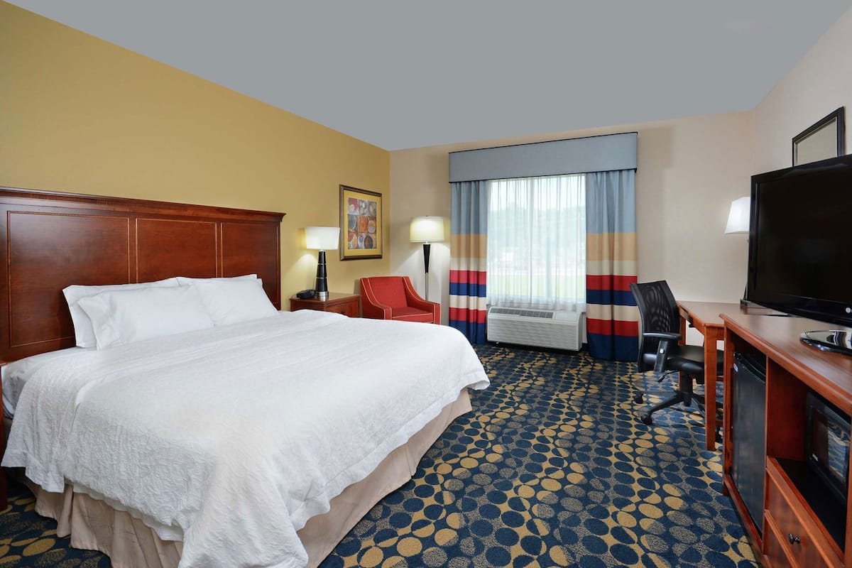 Premium bedding, in-room safe, desk, blackout drapes