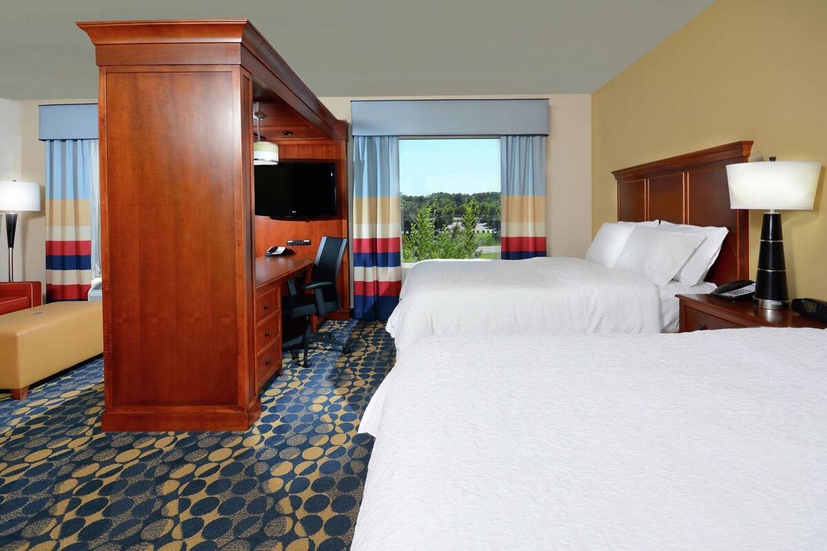Premium bedding, in-room safe, desk, blackout drapes